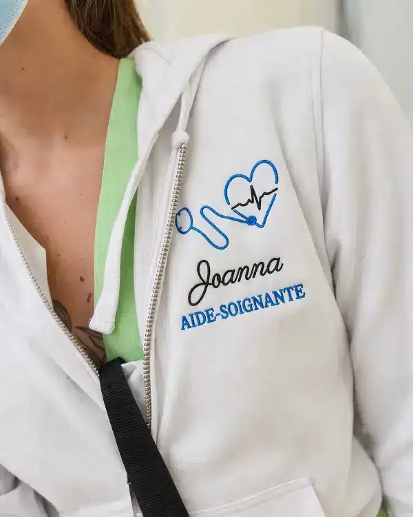 Avis cliente polaire aide-soignante personnalisée avec prénom Joanna brodé